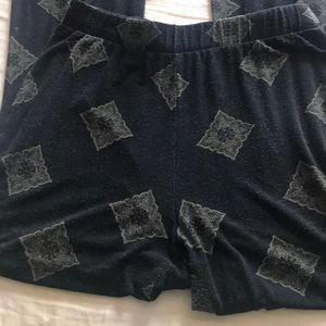 Black and olive green flow pants